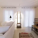 Con Encanto, Relajante, Centrica