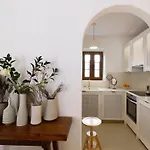 Con Encanto, Relajante, Centrica Nyaraló *