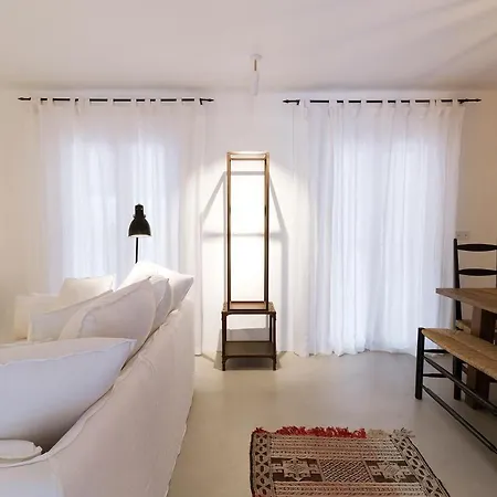 Con Encanto, Relajante, Centrica