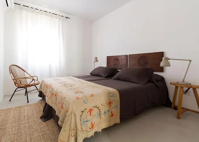 Con Encanto, Relajante, Céntrica